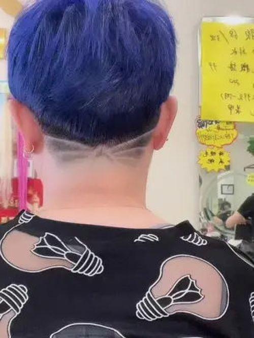 唐山网红黄头发男生,潮流与个性的完美融合