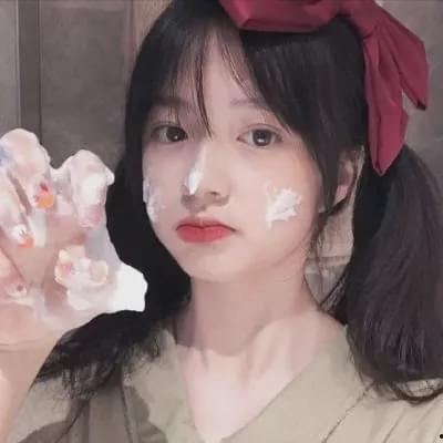 女生头像可爱真人吃瓜,可爱女生头像背后的趣味瞬间