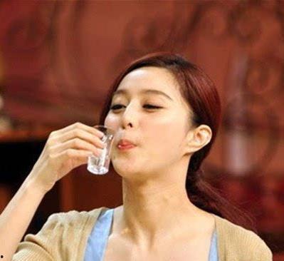 明星多喝热水,多喝热水，健康美丽同行